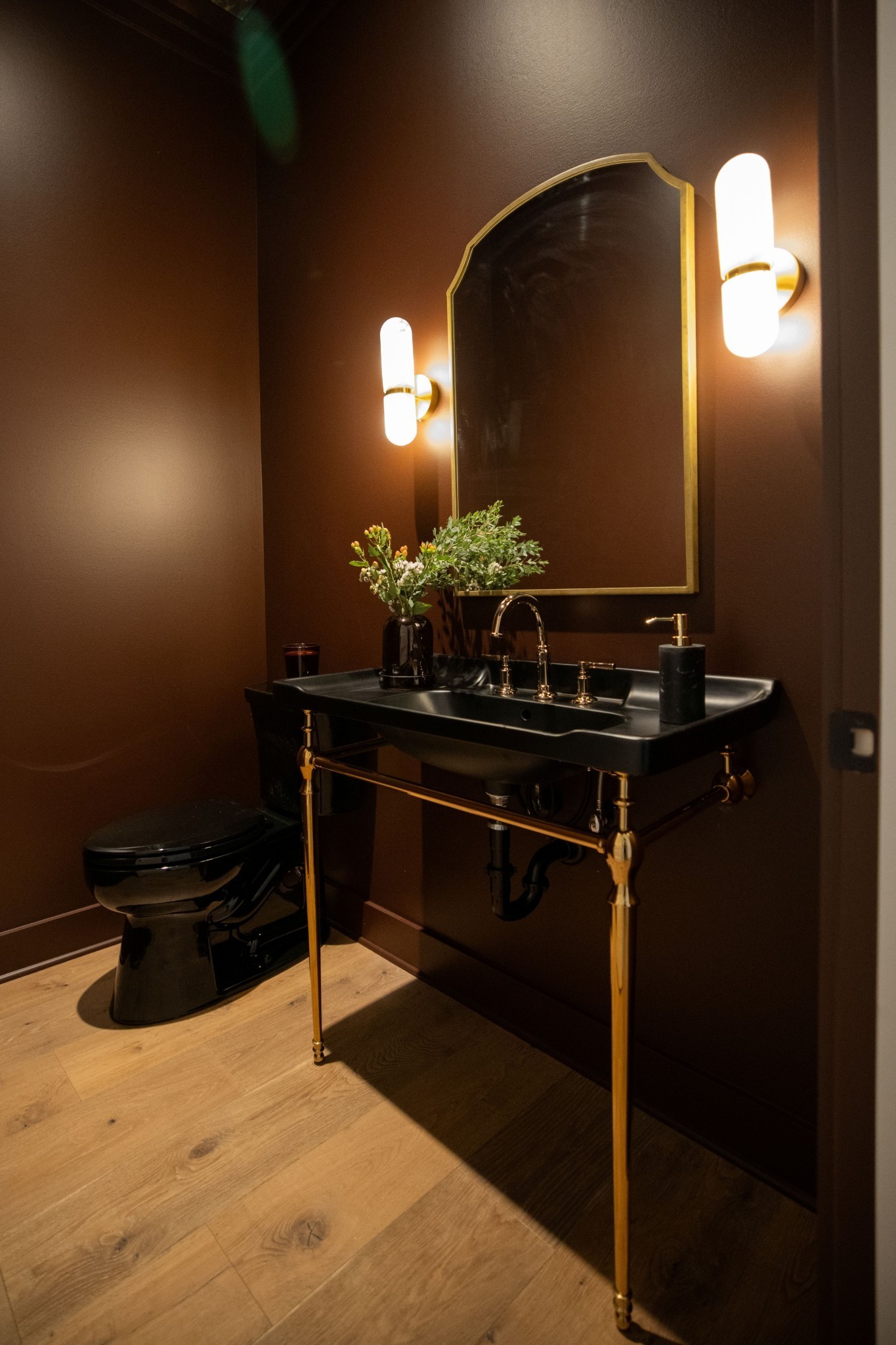 1130 Winding Way Road Nashville, TN 37216 - Photo 48 of 96 a bathroom with a sink and a mirror