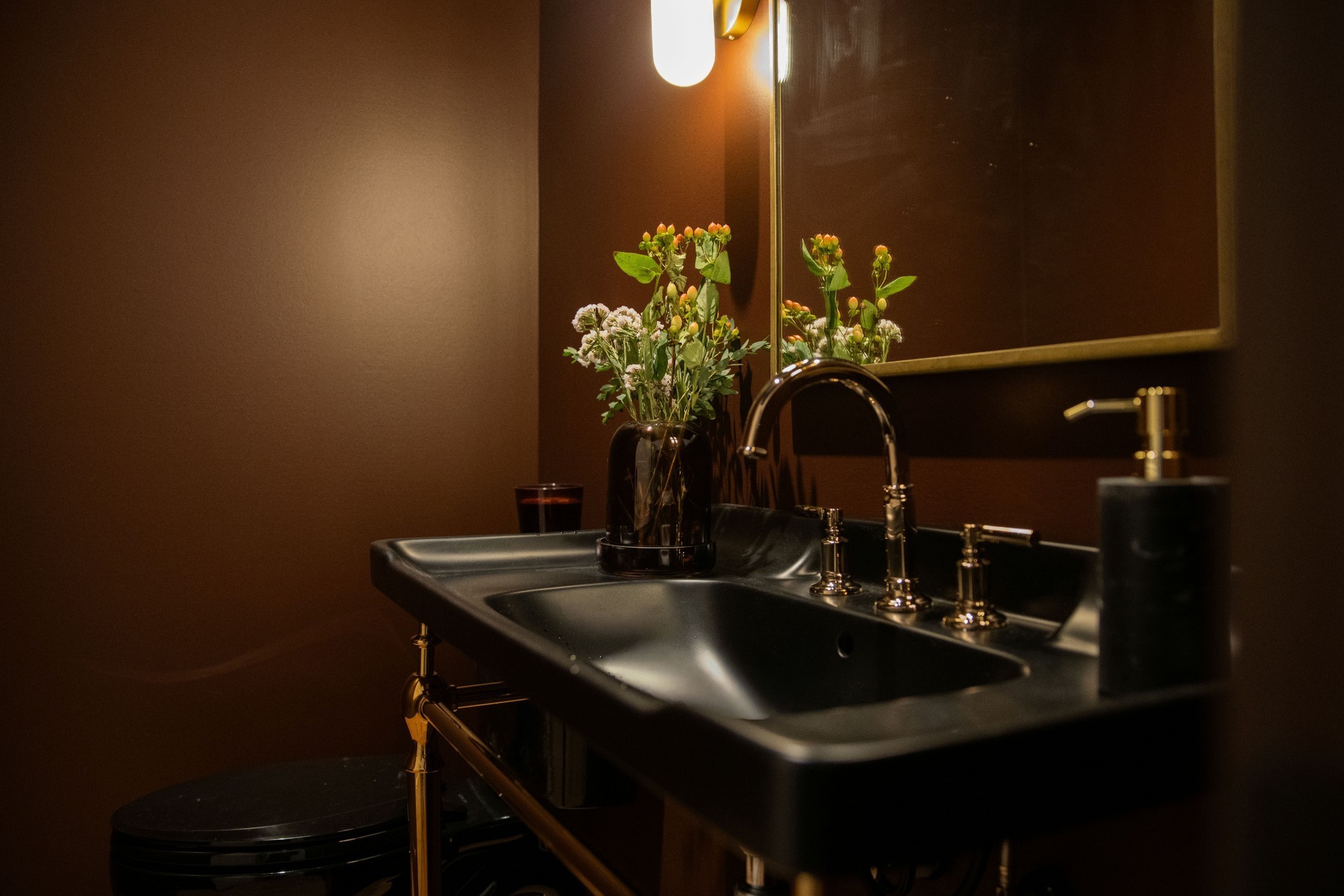 1130 Winding Way Road Nashville, TN 37216 - Photo 49 of 96 a bathroom with a sink and a mirror