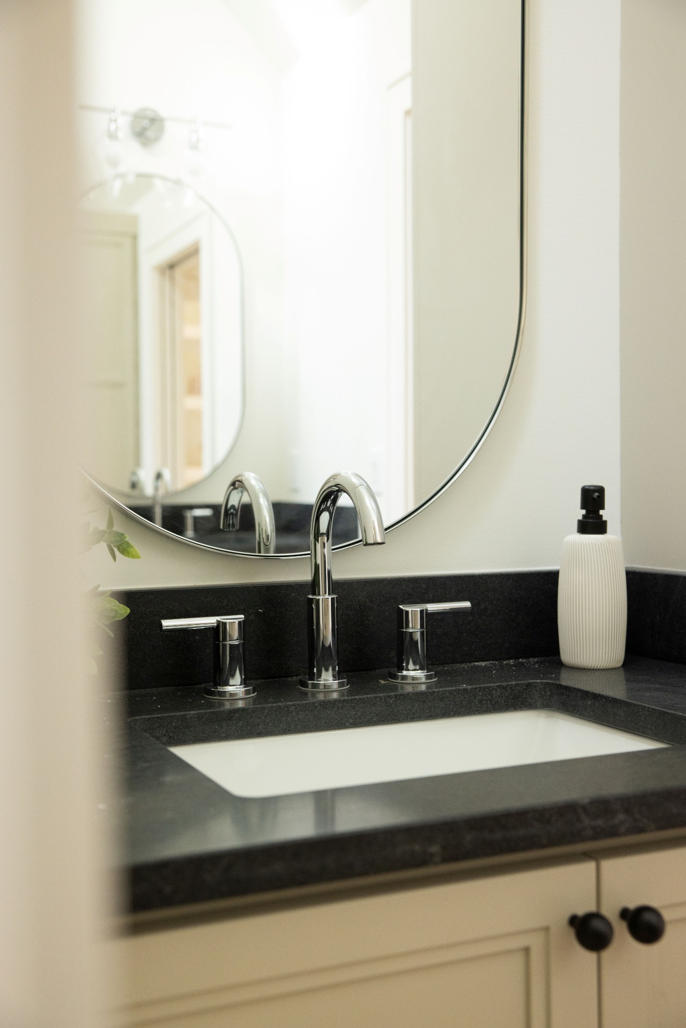 1130 Winding Way Road Nashville, TN 37216 - Photo 79 of 96 a bathroom with a sink and a mirror