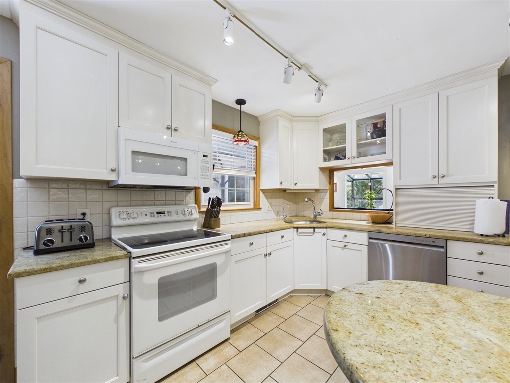 121 Plain Street Rehoboth, MA 02769 - Photo 13 of 39