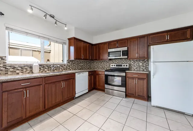 $185,000 | 11609 Village Pl Drive, Houston, TX 77077