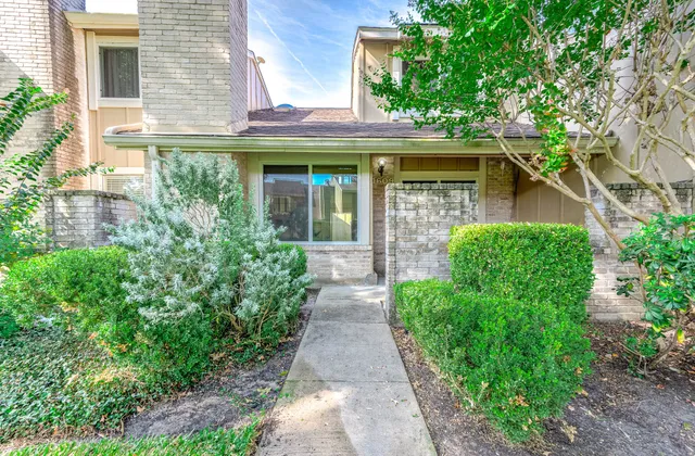 $185,000 | 11609 Village Pl Drive, Houston, TX 77077