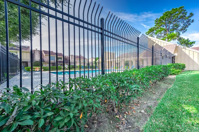 $185,000 | 11609 Village Pl Drive, Houston, TX 77077