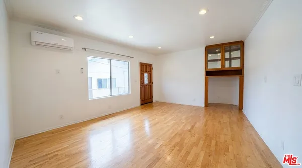 $2,100 | 1538 North Mariposa Avenue, Los Angeles, CA 90027