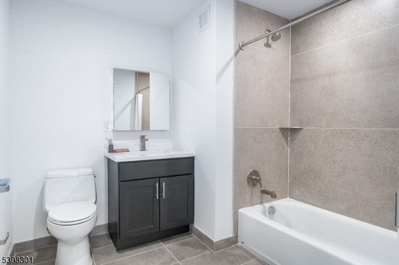 10 Commerce Court, Unit 2D Newark, NJ 07102 - Photo 7 of 8