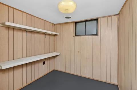 $469,000 | 924 Hillcrest Avenue, Elmhurst, IL 60126
