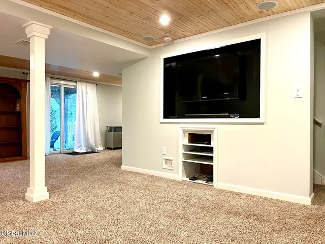 $4,500 | 8 Backstretch Court, Saratoga Springs, NY 12866