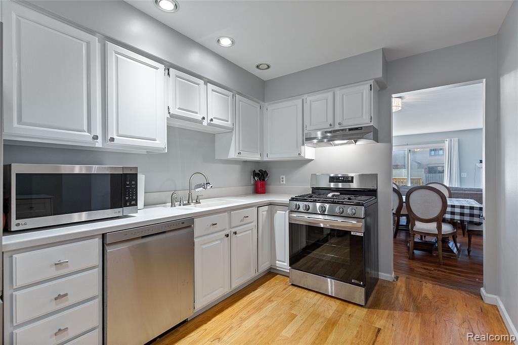 587 Tennyson Rochester Hills, MI 48307 - Photo 14 of 48 Gallery Image 14