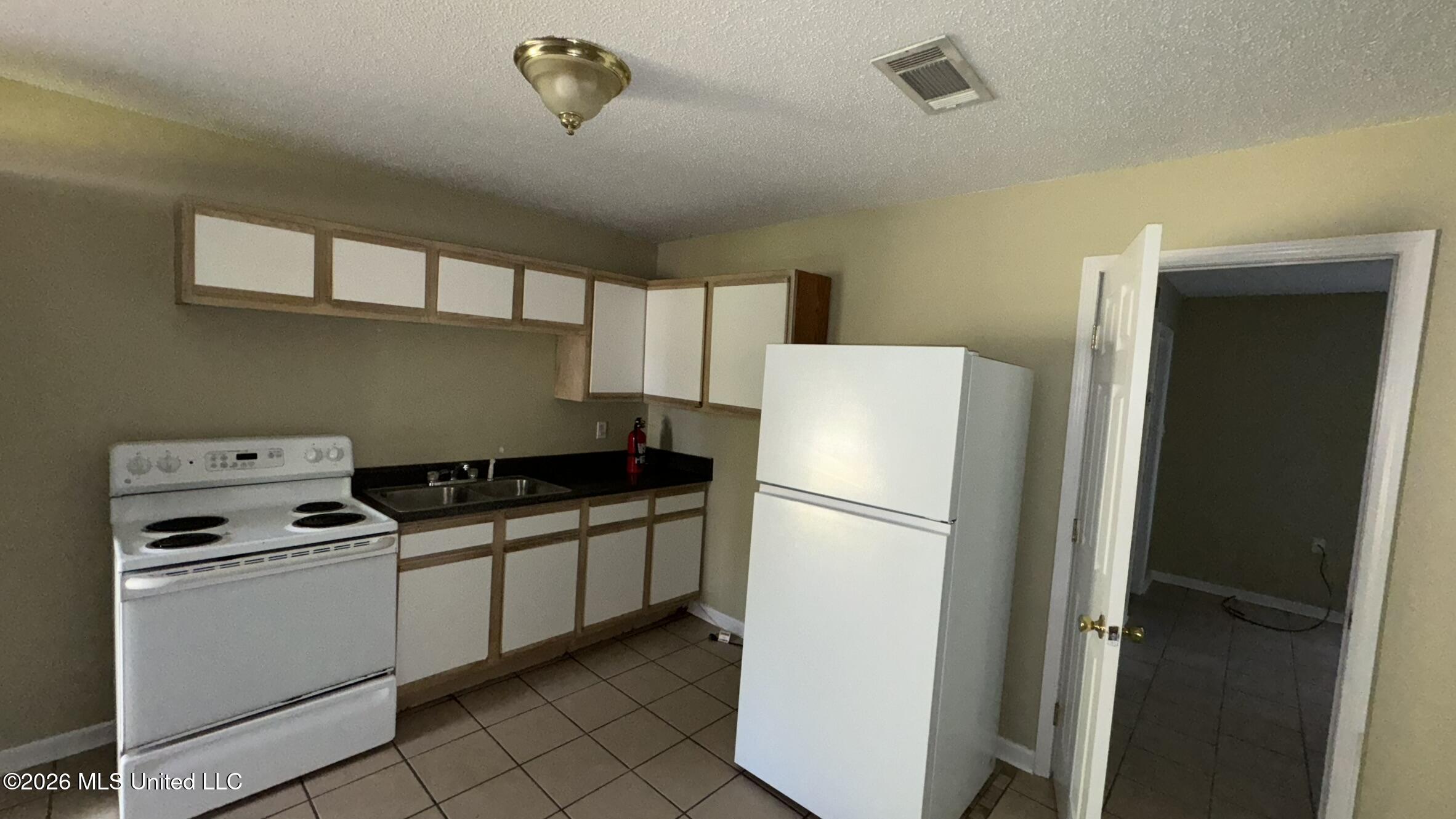 6443 Jasmine Street Moss Point, MS 39563 - Photo 3 of 7 IMG_3194