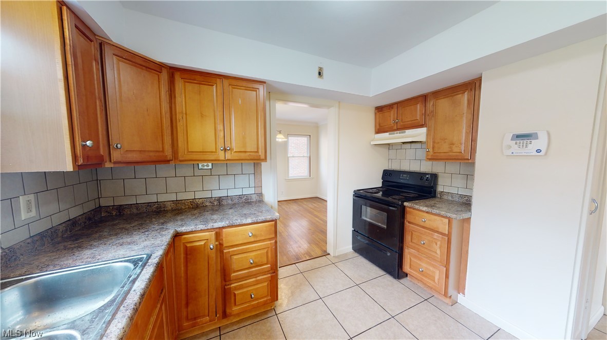 2176 Fenwick Road University Heights, OH 44118 - Photo 11 of 34