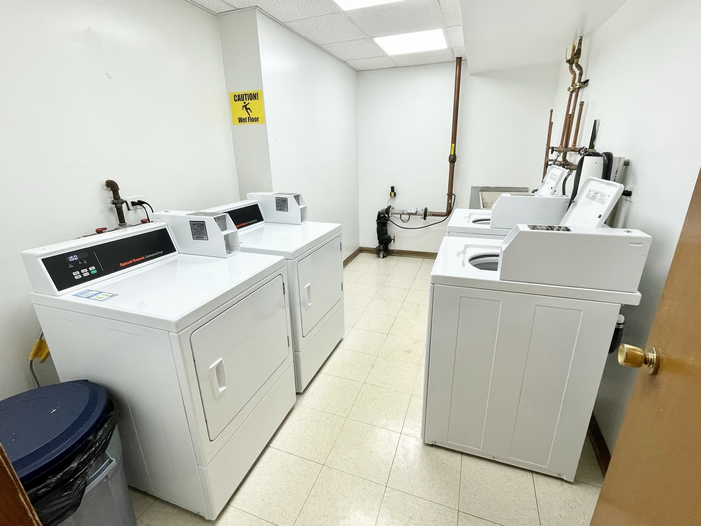 8804 45th Place, Unit 3 Brookfield, IL 60513 - Photo 8 of 9 a utility room with dryer and washer