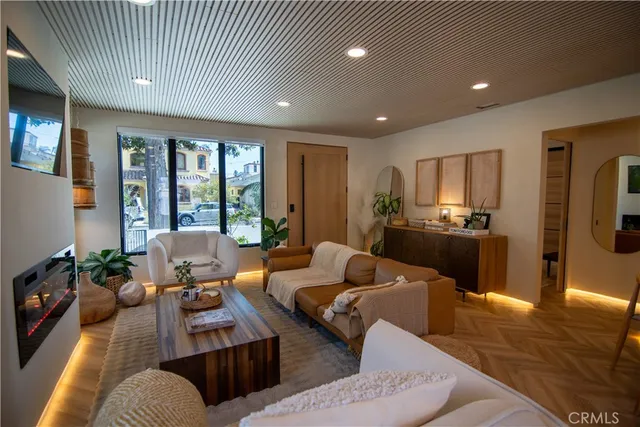 $1,899,999 | 285 Ravenna Drive, Long Beach, CA 90803