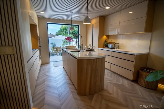 $1,899,999 | 285 Ravenna Drive, Long Beach, CA 90803