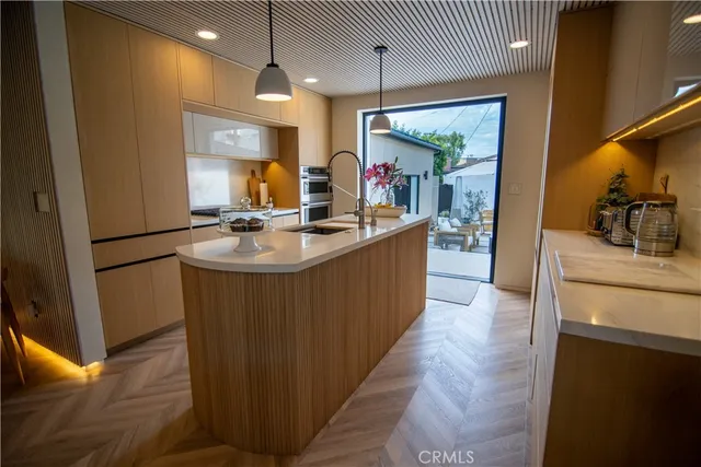 $1,899,999 | 285 Ravenna Drive, Long Beach, CA 90803