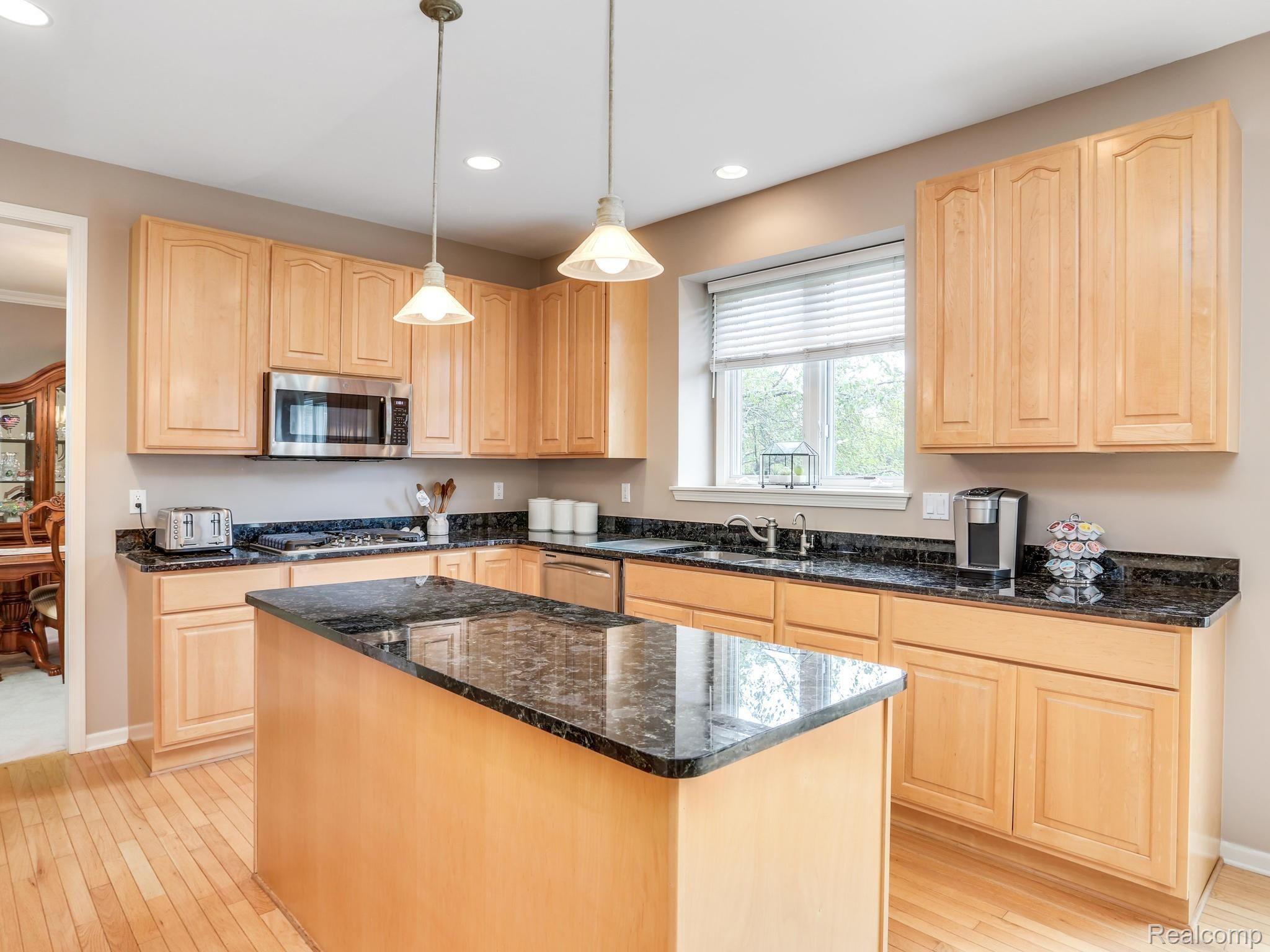4546 Woodcliff Court Rochester, MI 48306 - Photo 14 of 43 Kitchen