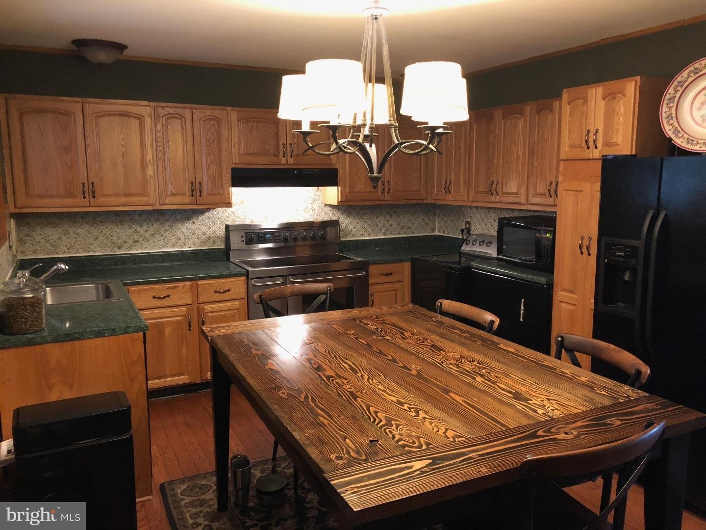 9 Inkberry Road Levittown, PA 19057 - Photo 4 of 12 Gallery Image 4
