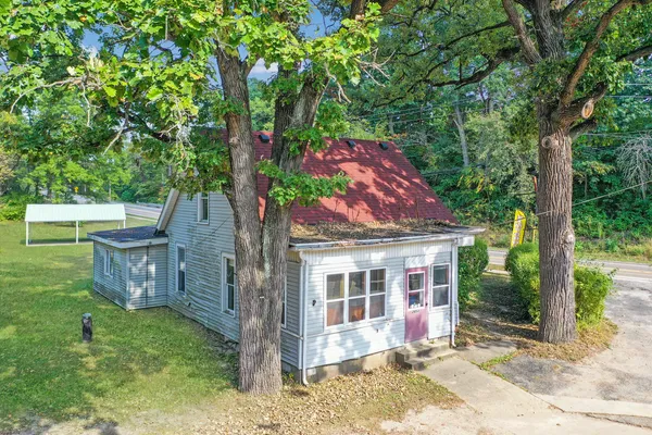 $300,000 | 2853 Highway 178, Utica, IL 61373