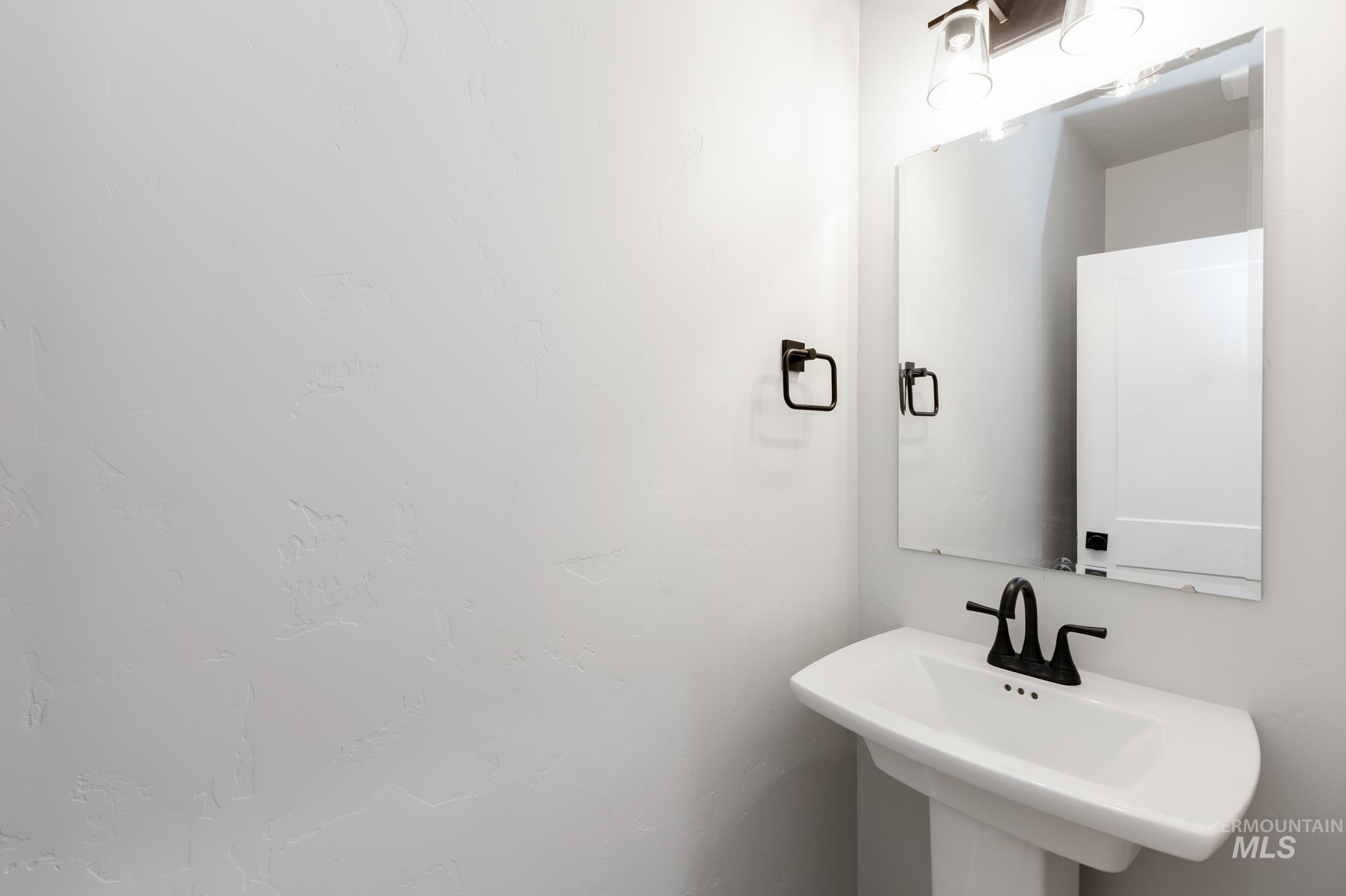 6494 South Sunfish Avenue Boise, ID 83709 - Photo 14 of 32 Bathroom featuring a sink