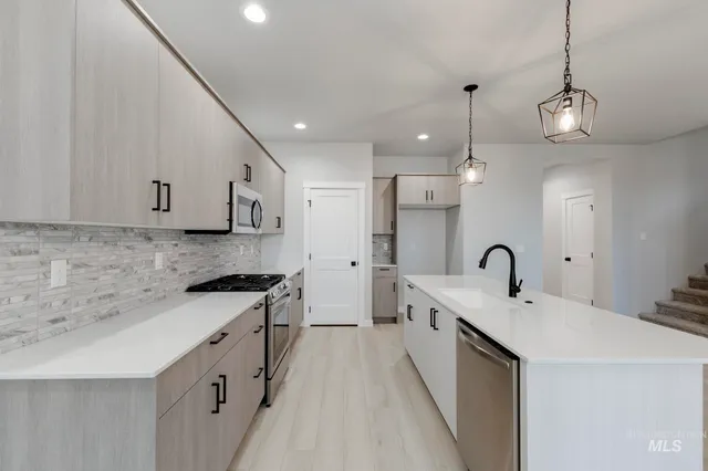 $649,990 | 6494 South Sunfish Avenue, Boise, ID 83709