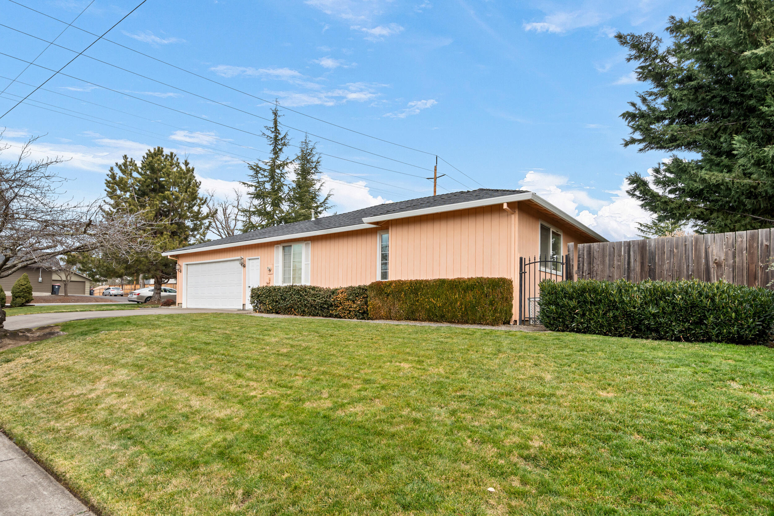3402 Lone Pine Road Medford, OR 97504 - Photo 4 of 38 23_3402 lone pine rd, medford-22