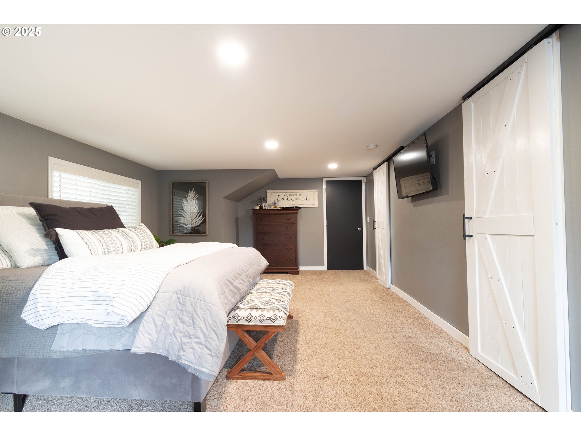 2000 Scorpio Drive La Grande, OR 97850 - Photo 21 of 36 a bedroom with a bed and a refrigerator