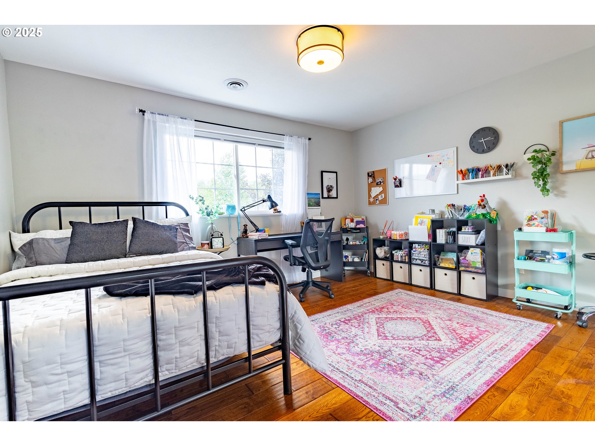2000 Scorpio Drive La Grande, OR 97850 - Photo 25 of 36 a very nice looking living room with a large window