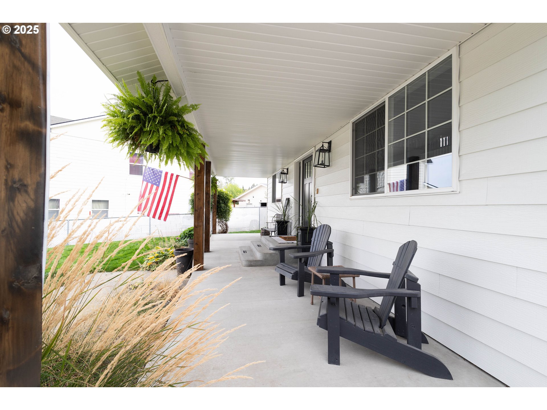 2000 Scorpio Drive La Grande, OR 97850 - Photo 30 of 36 a living room with furniture and a potted plant