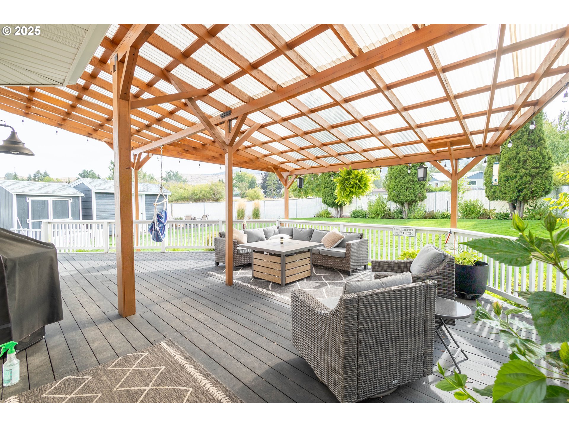 2000 Scorpio Drive La Grande, OR 97850 - Photo 34 of 36 a living room with patio furniture and garden view