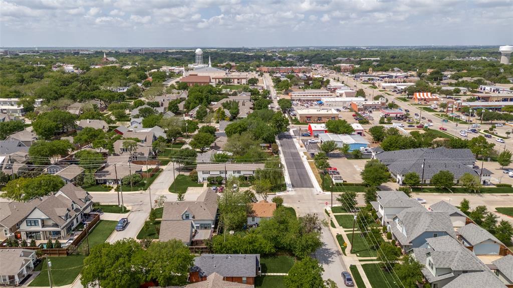 612 East Wall Street Grapevine, TX 76051 - Photo 31 of 33