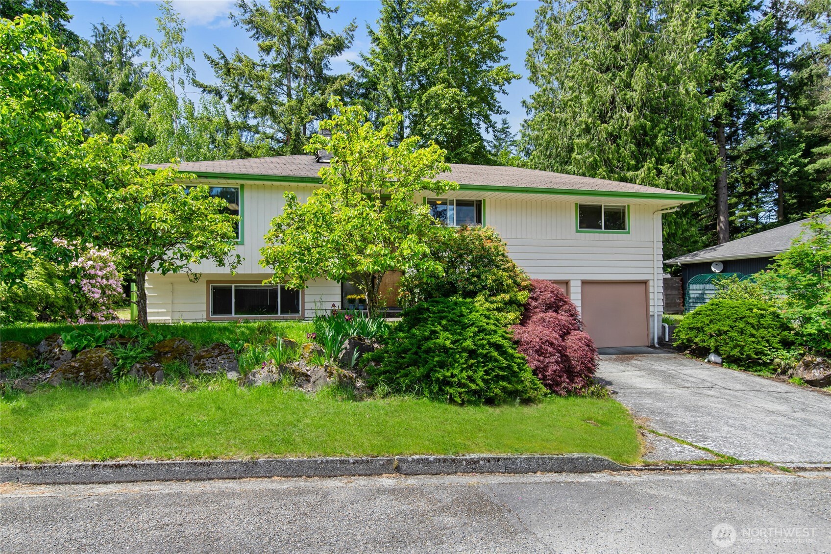 17543 7th Avenue Northeast Shoreline, WA 98155 - Photo 2 of 37 front view of a house with a yard