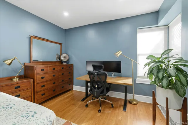 $649,000 | 25-40 31st Avenue, Unit 2L | Astoria