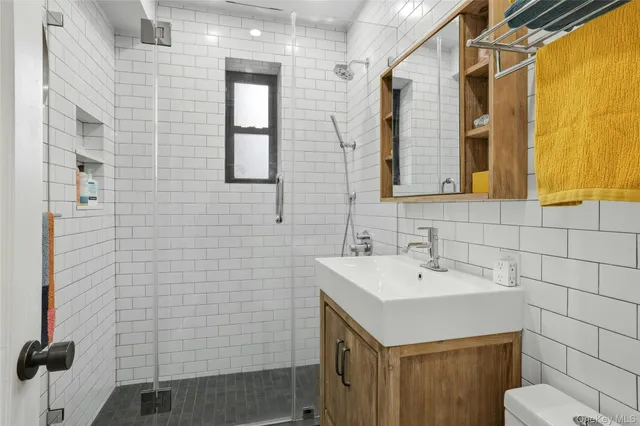 $649,000 | 25-40 31st Avenue, Unit 2L | Astoria