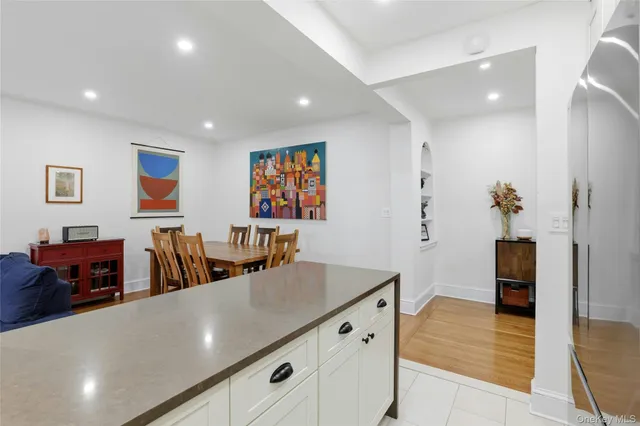 $649,000 | 25-40 31st Avenue, Unit 2L | Astoria