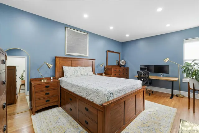 $649,000 | 25-40 31st Avenue, Unit 2L | Astoria