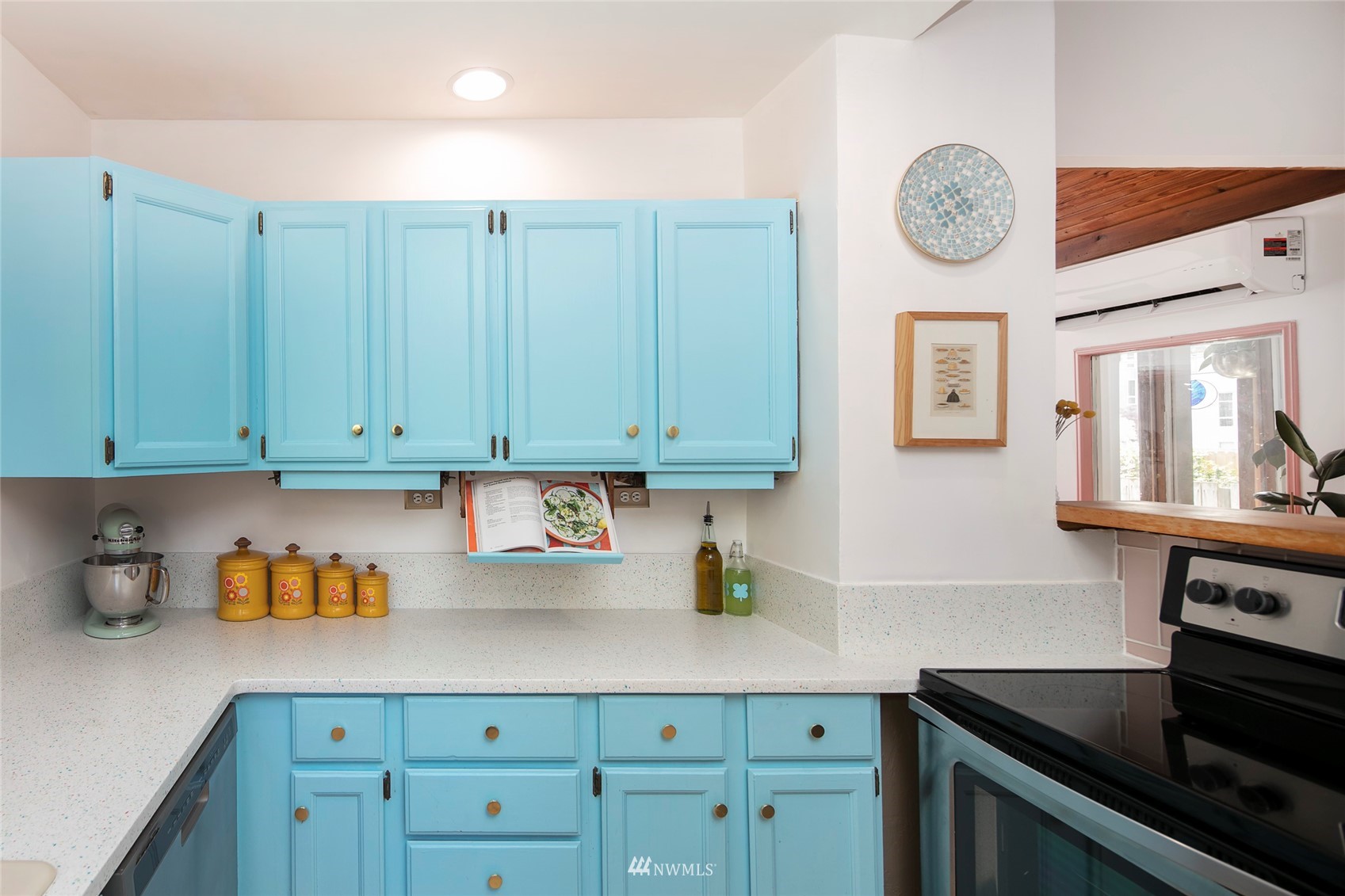 7141 47th Avenue Southwest Seattle, WA 98136 - Photo 9 of 27 a kitchen with cabinets and window