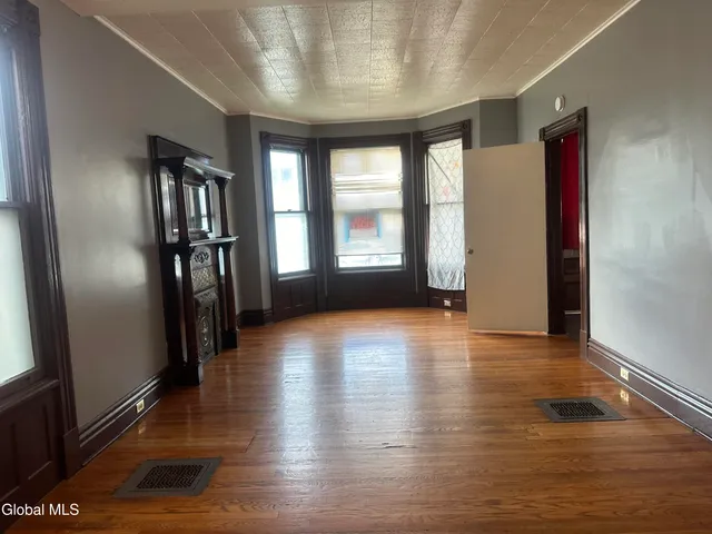 $1,800 | 224 5th Avenue, Troy, NY 12180