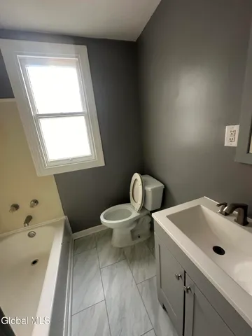 $1,800 | 224 5th Avenue, Troy, NY 12180