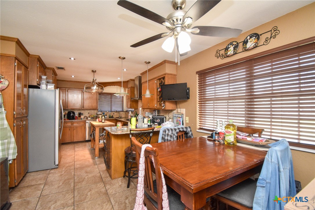 103 Rhodes Road Victoria, TX 77904 - Photo 11 of 45