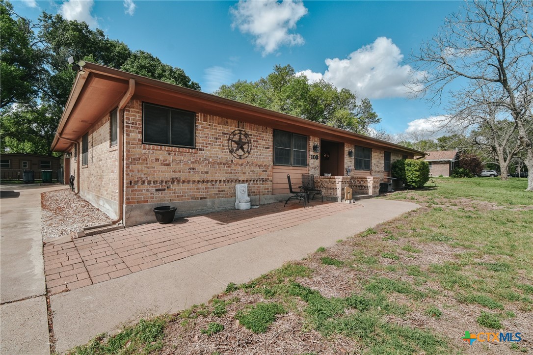 103 Rhodes Road Victoria, TX 77904 - Photo 4 of 45