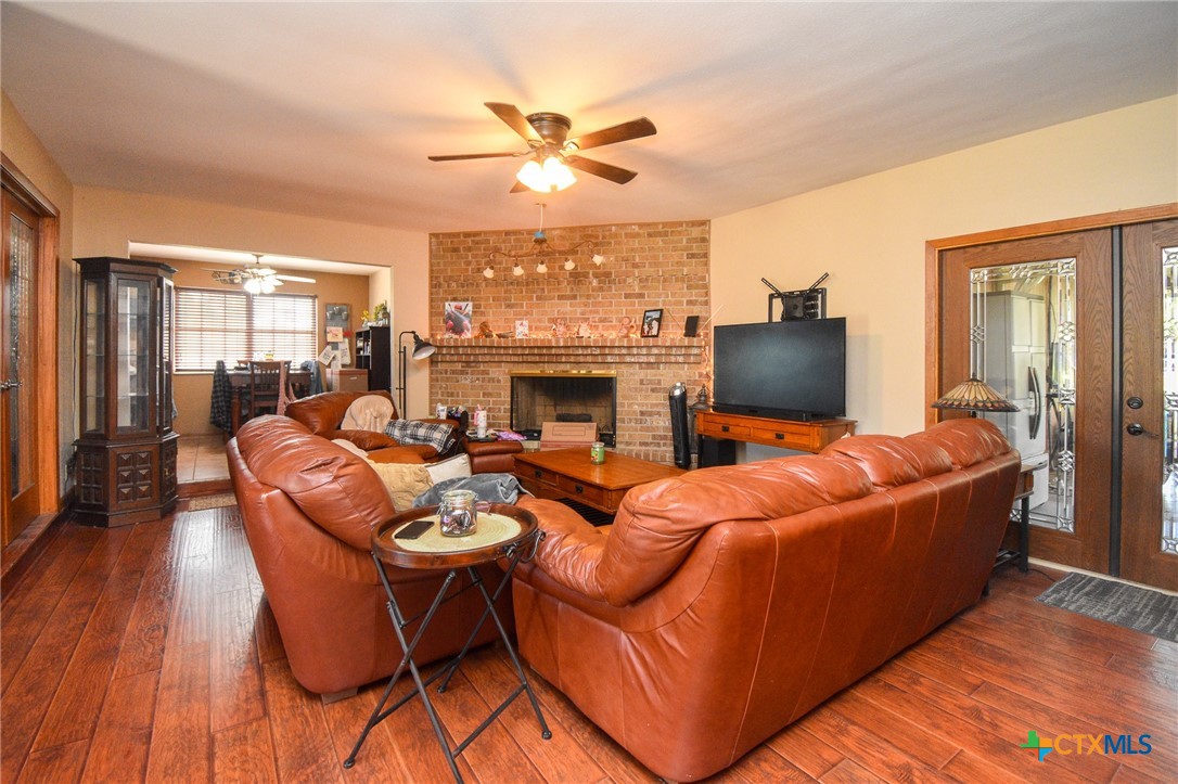 103 Rhodes Road Victoria, TX 77904 - Photo 6 of 45