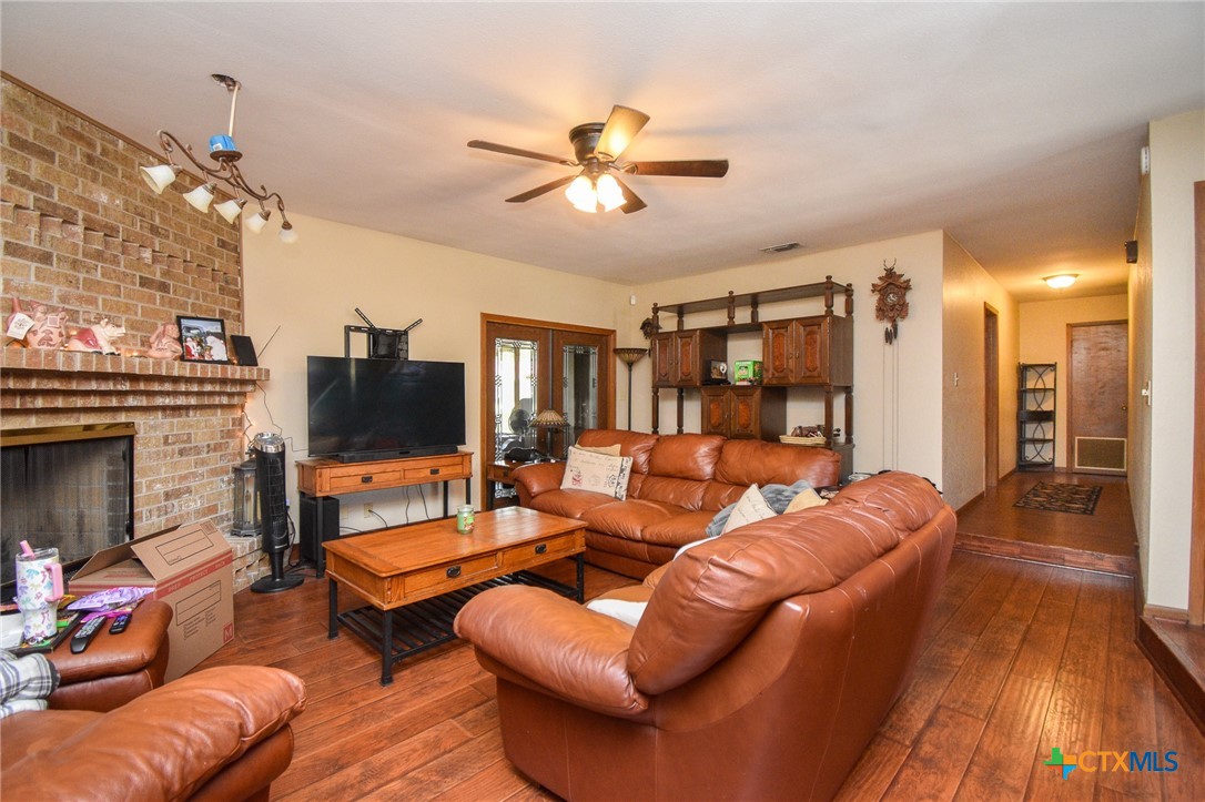 103 Rhodes Road Victoria, TX 77904 - Photo 8 of 45