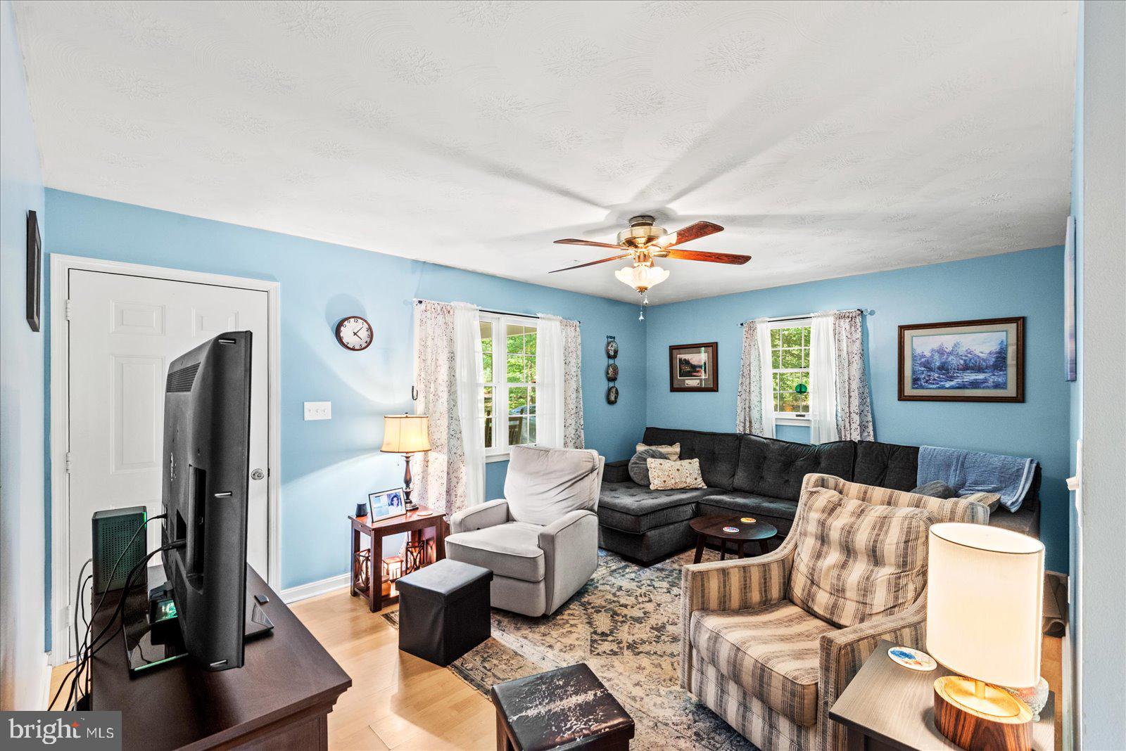 804 Buggy Lane Rochelle, VA 22738 - Photo 11 of 50 a living room with furniture and a window