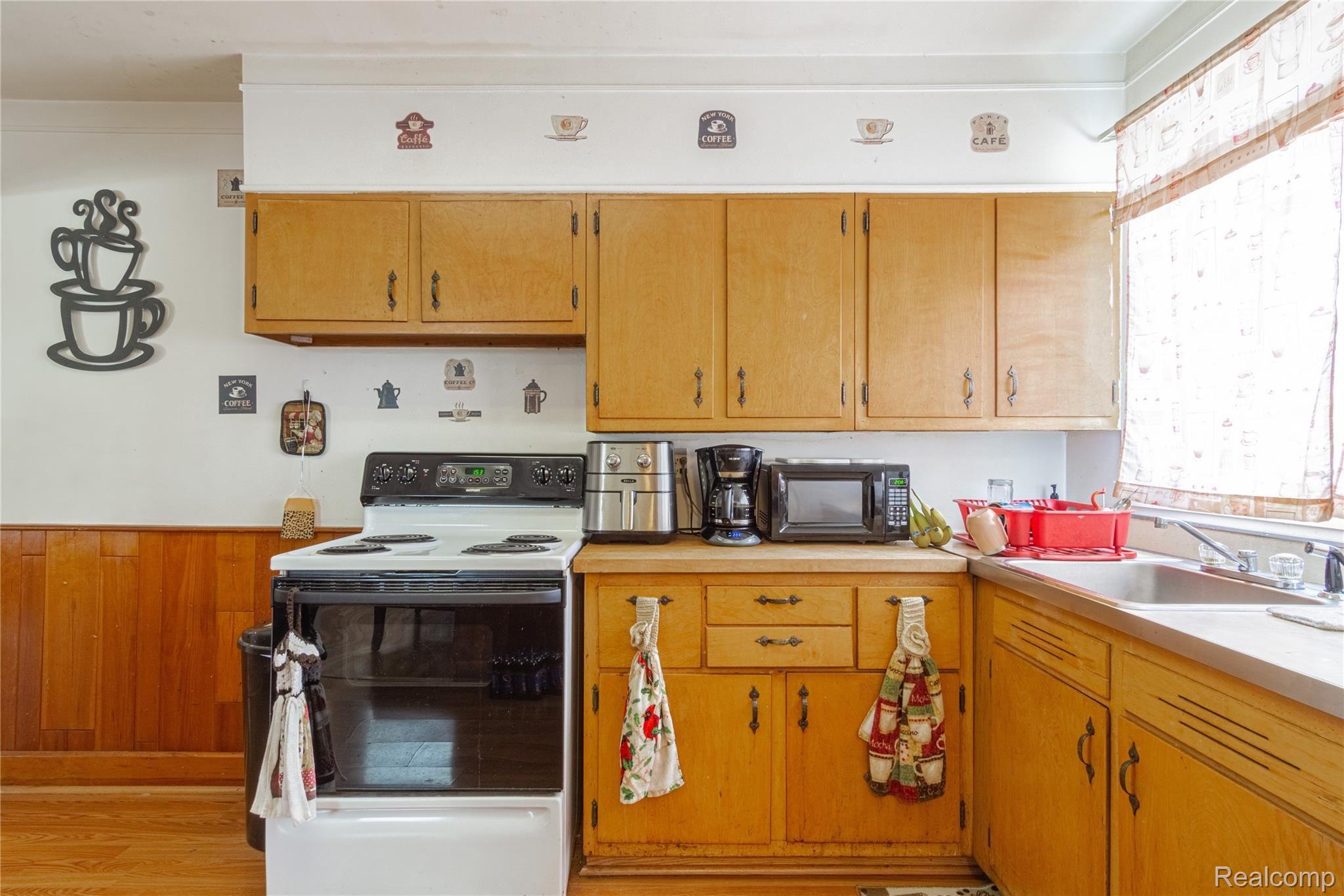 4801 Auburn Road Utica, MI 48317 - Photo 24 of 35 Interiors (11 of 24).jpg