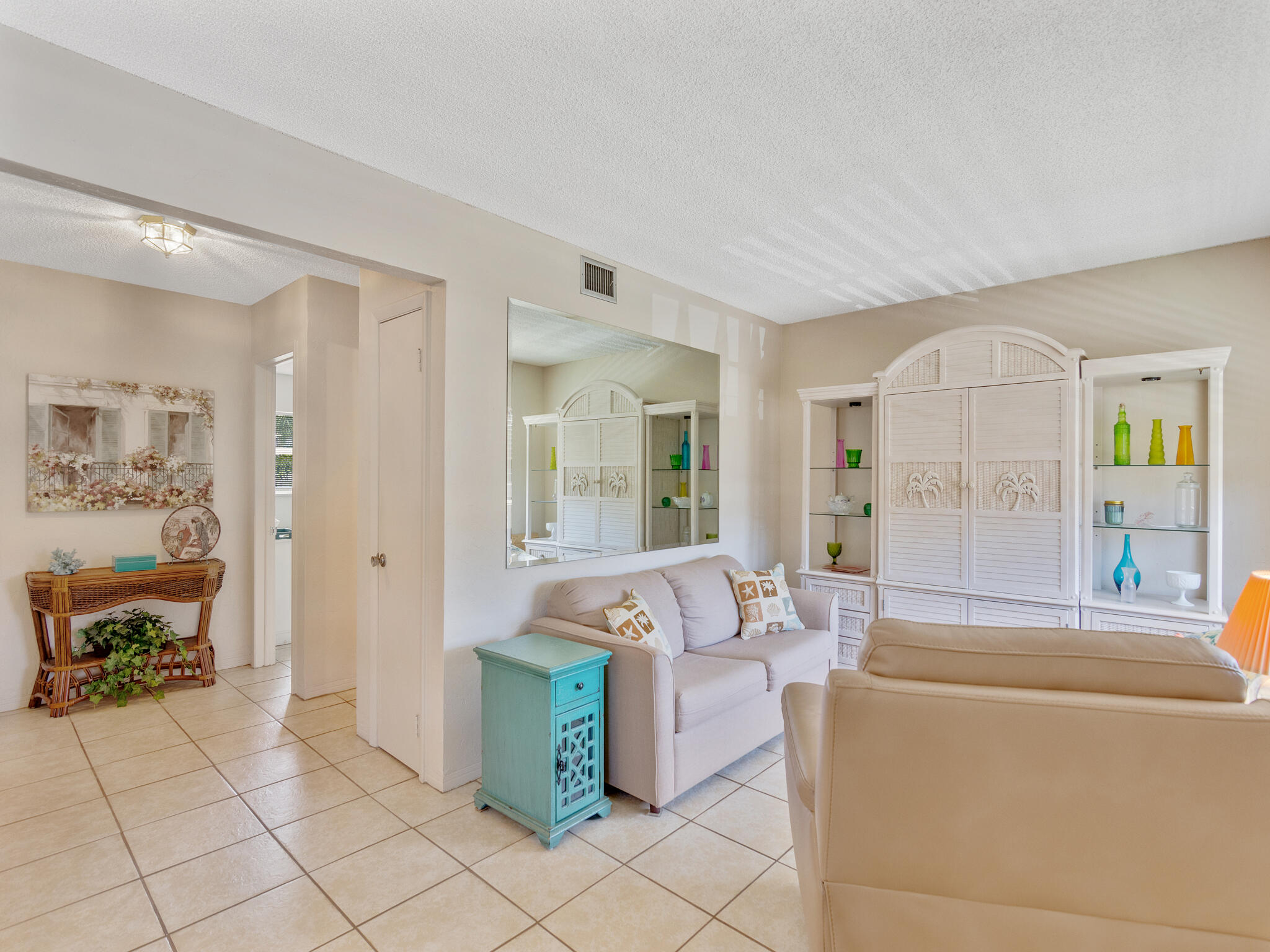 Undisclosed Address Vero Beach, FL 32960 - Photo 5 of 29 a living room with furniture