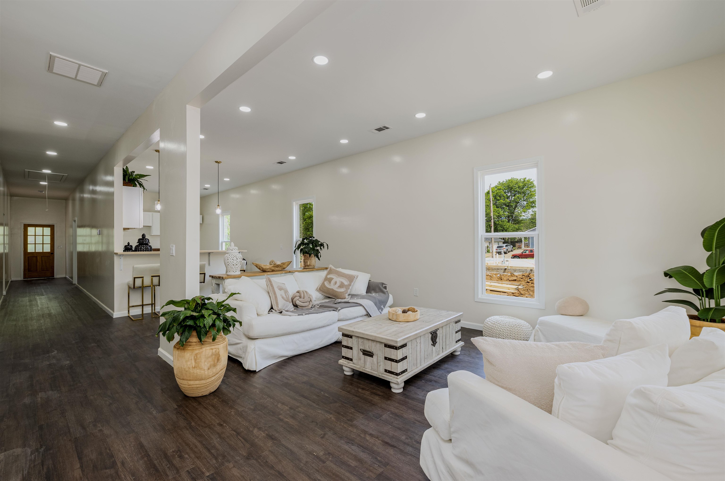1069 Shaw Place Memphis, TN 38126 - Photo 5 of 23 a living room with furniture and a potted plant