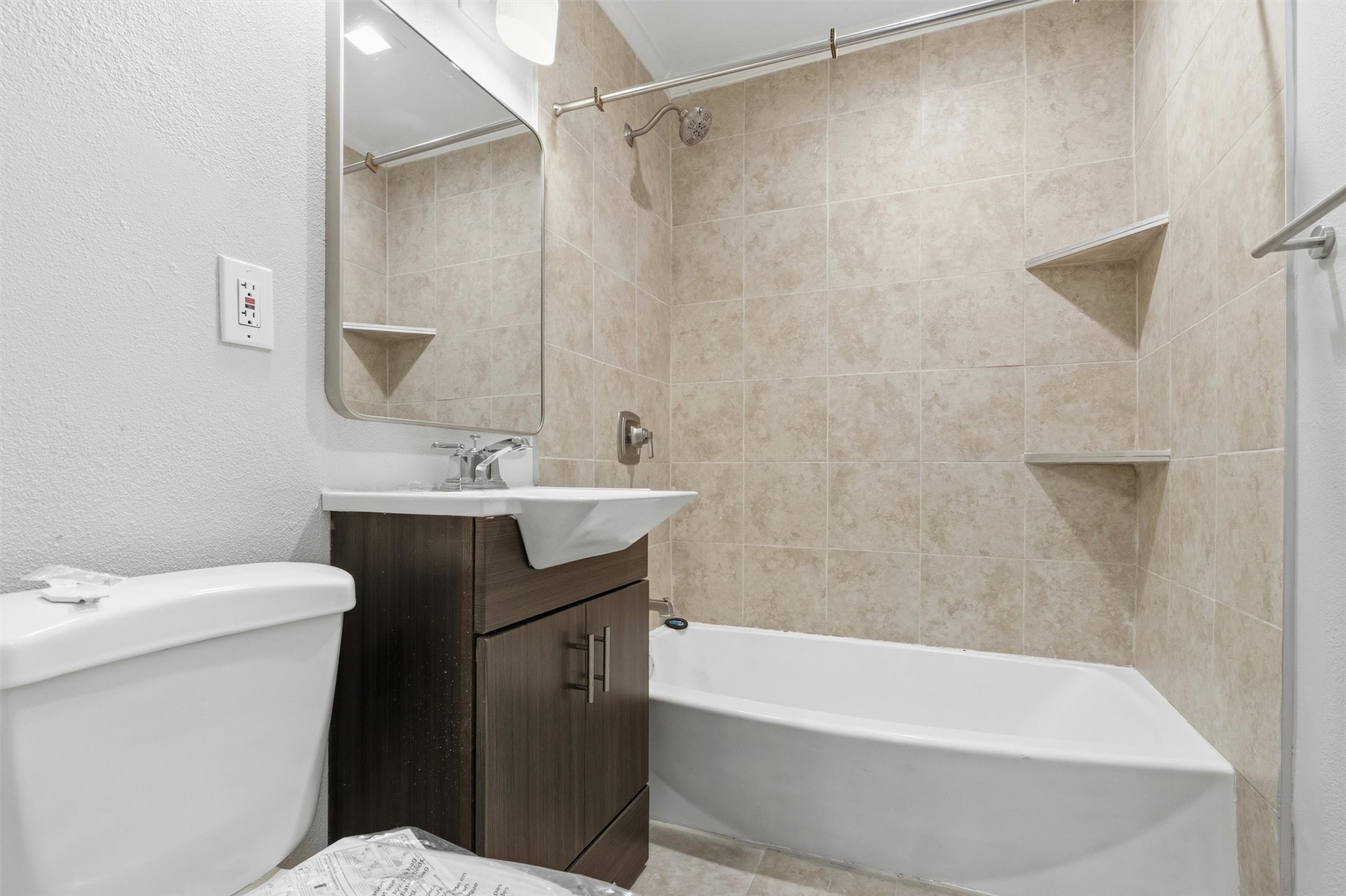 3615 Alberta Street Houston, TX 77021 - Photo 14 of 16 a bathroom with a sink a toilet and a bathtub