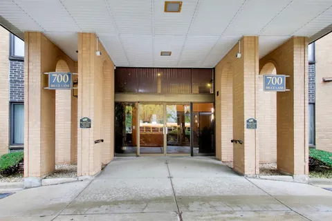 $137,500 | 700 North Bruce Lane, Unit 312, Glenwood, IL 60425
