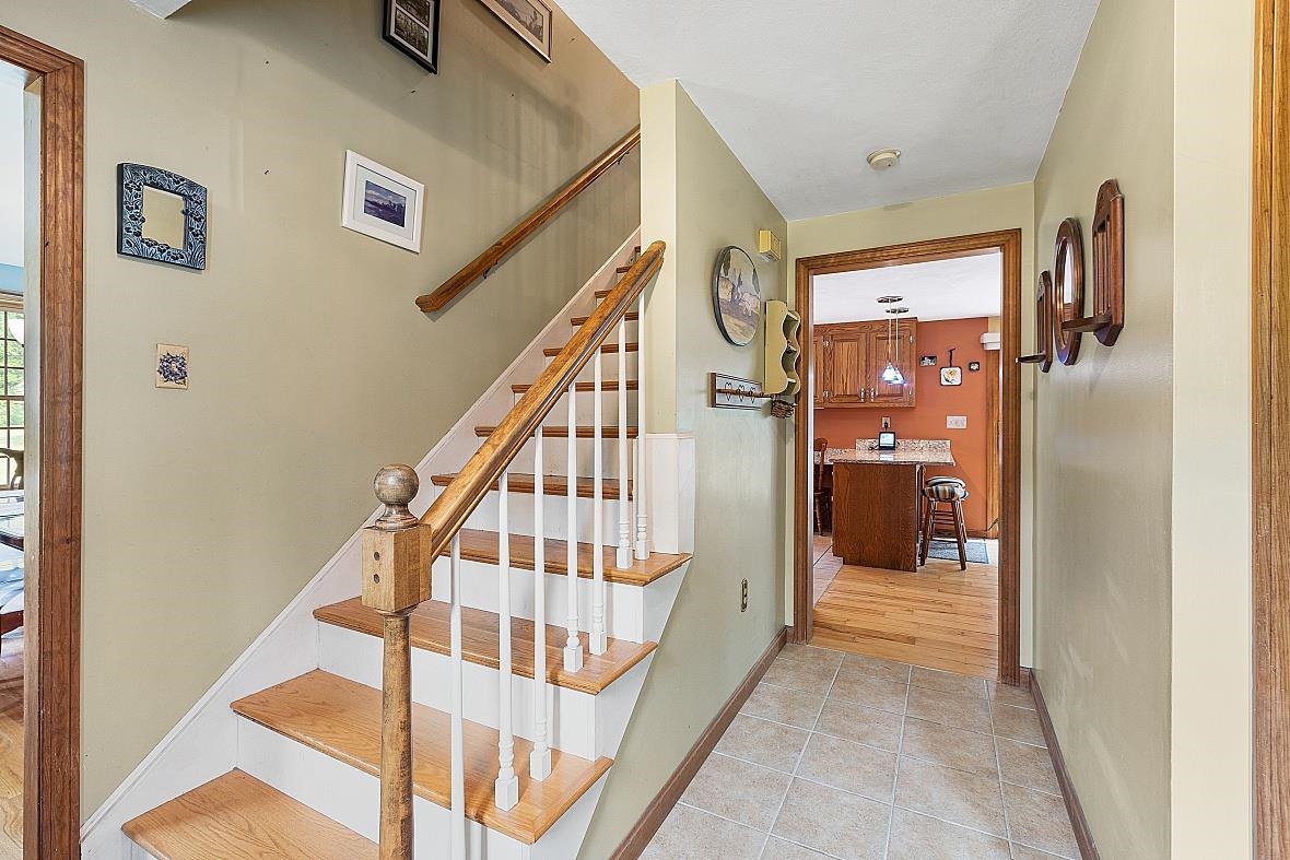 29 Exeter Road Kingston, NH 03848 - Photo 11 of 40