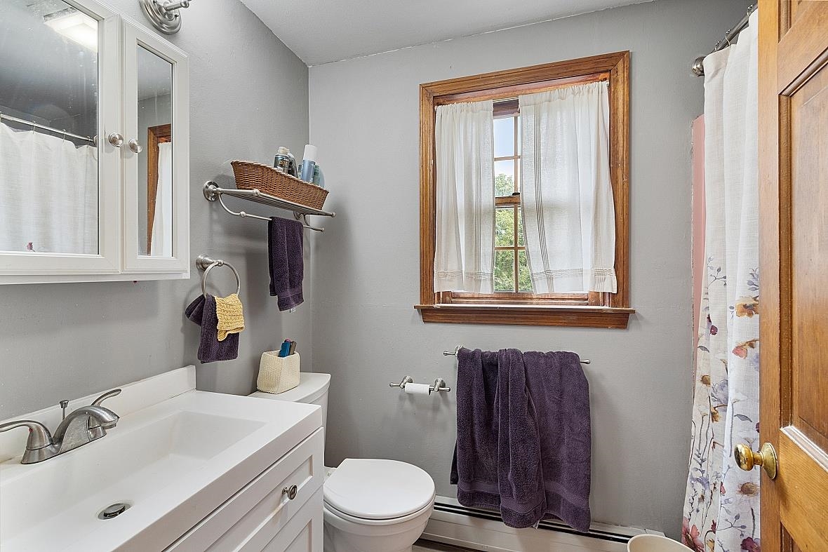29 Exeter Road Kingston, NH 03848 - Photo 25 of 40
