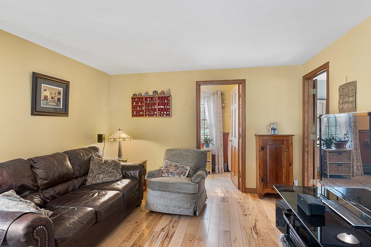 29 Exeter Road Kingston, NH 03848 - Photo 3 of 40